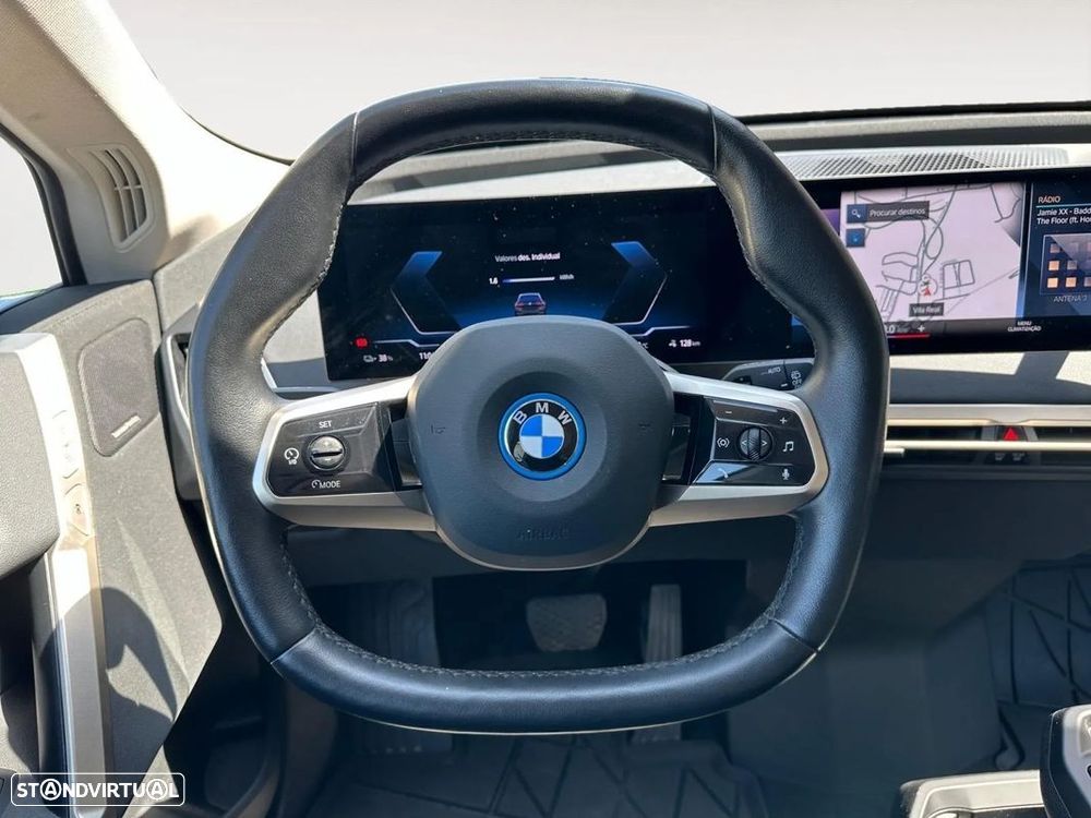 BMW iX xDrive 40 - 12