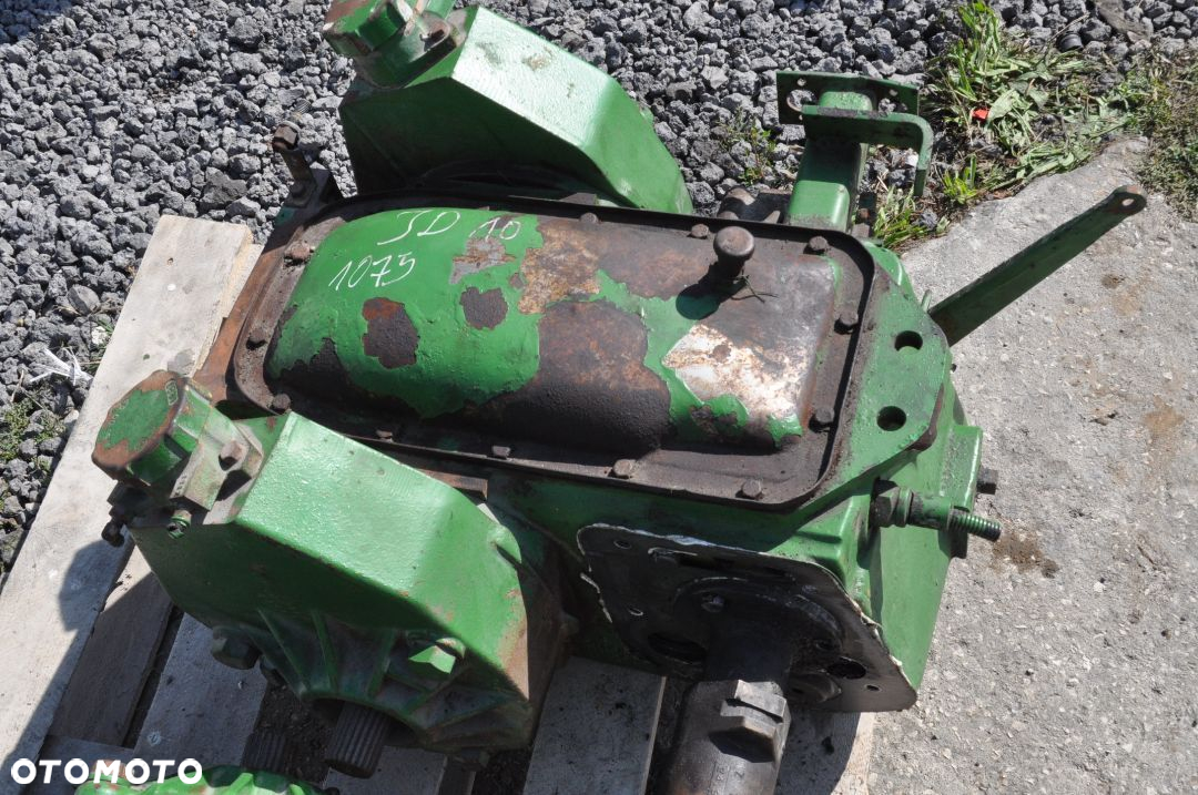 SKRZYNIA BIEGÓW JOHN DEERE 1075 1085 NR Z11537 / Z11547 - 2