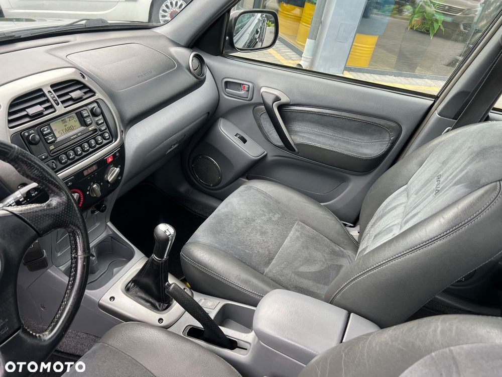 Toyota RAV4 2.0 VVT-i 4x4 - 12