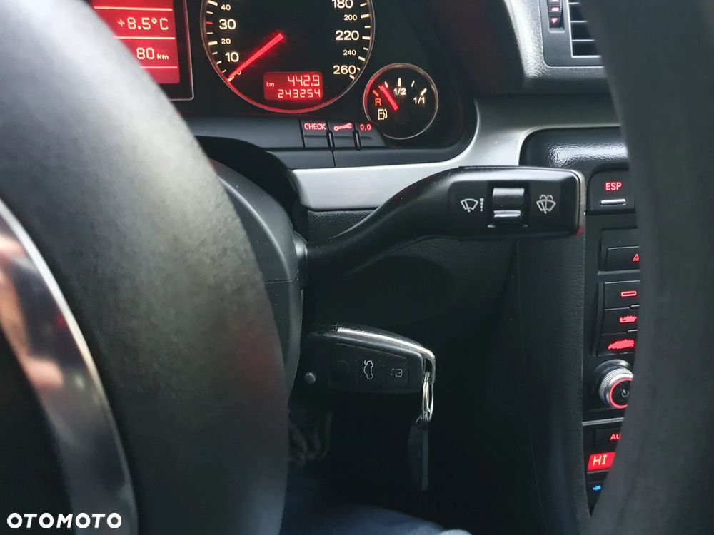 Audi A4 Limousine - 16