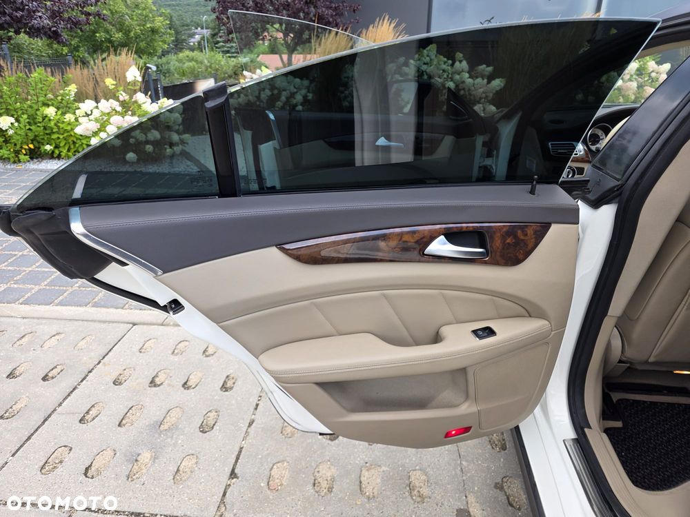 Mercedes-Benz CLS 500 4-Matic BlueEff - 11