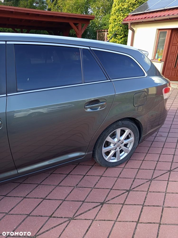 Toyota Avensis 2.0 D-4D Premium - 3