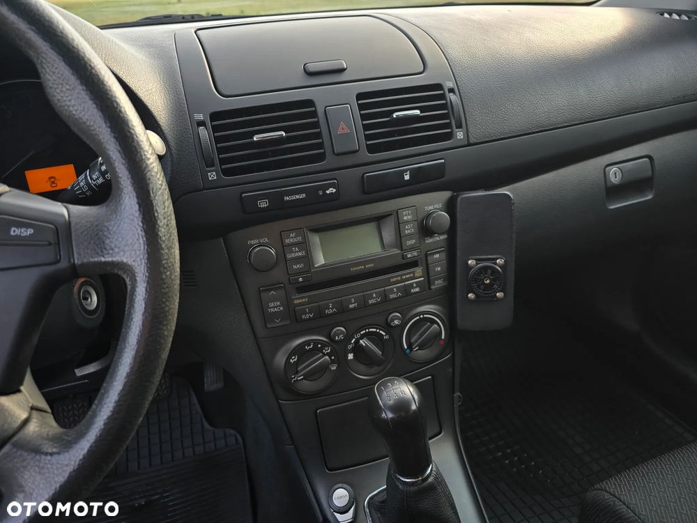 Toyota Avensis 1.6 VVT-i Terra - 14