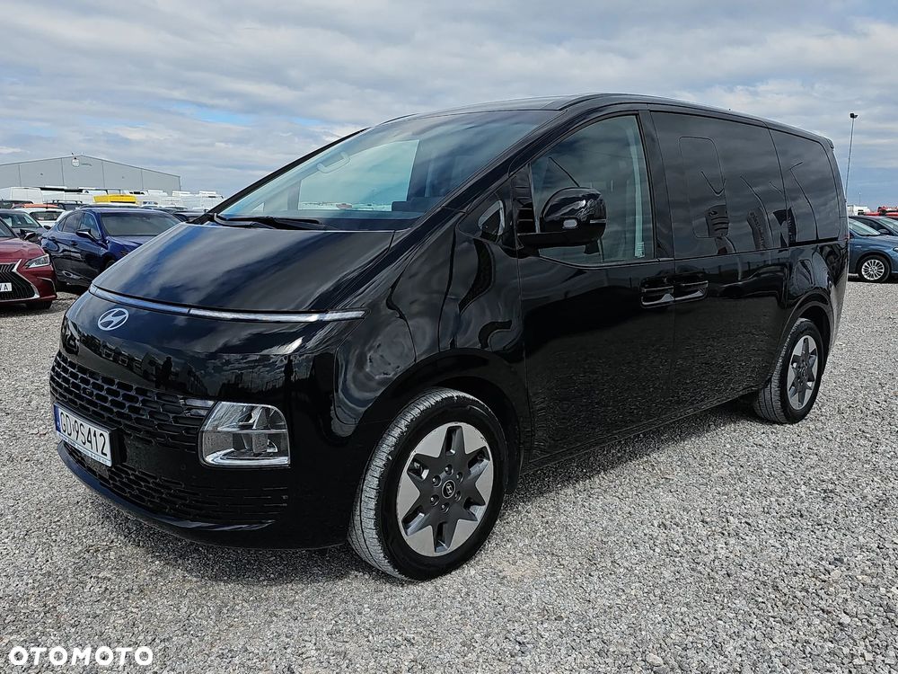 Hyundai Staria - 1