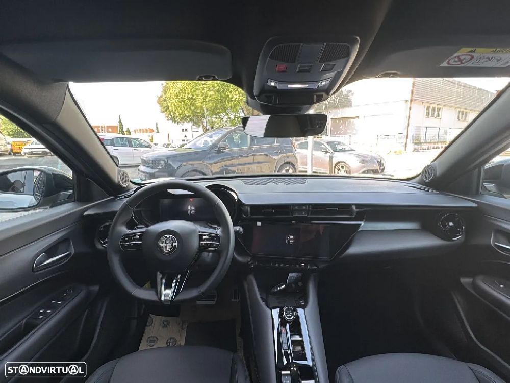 Alfa Romeo Junior 1.2 Speciale eDCT6 - 8