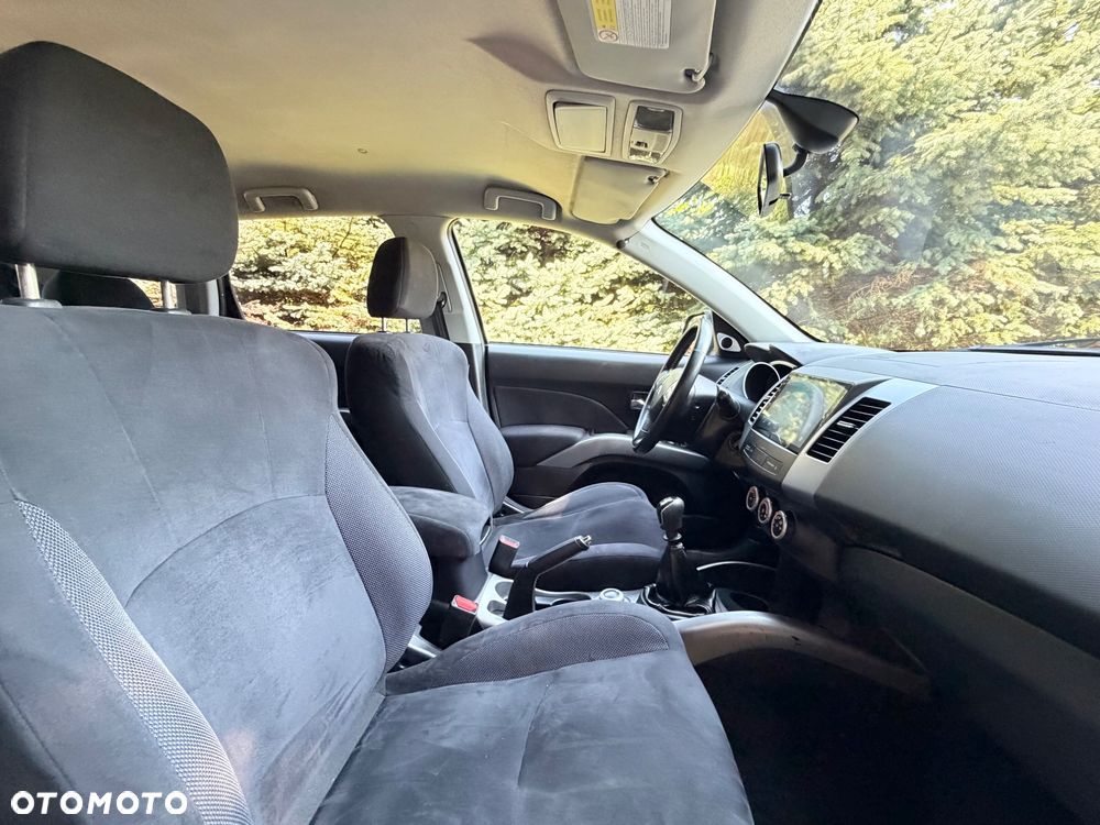 Mitsubishi Outlander 2.0 DID Intense + - 23