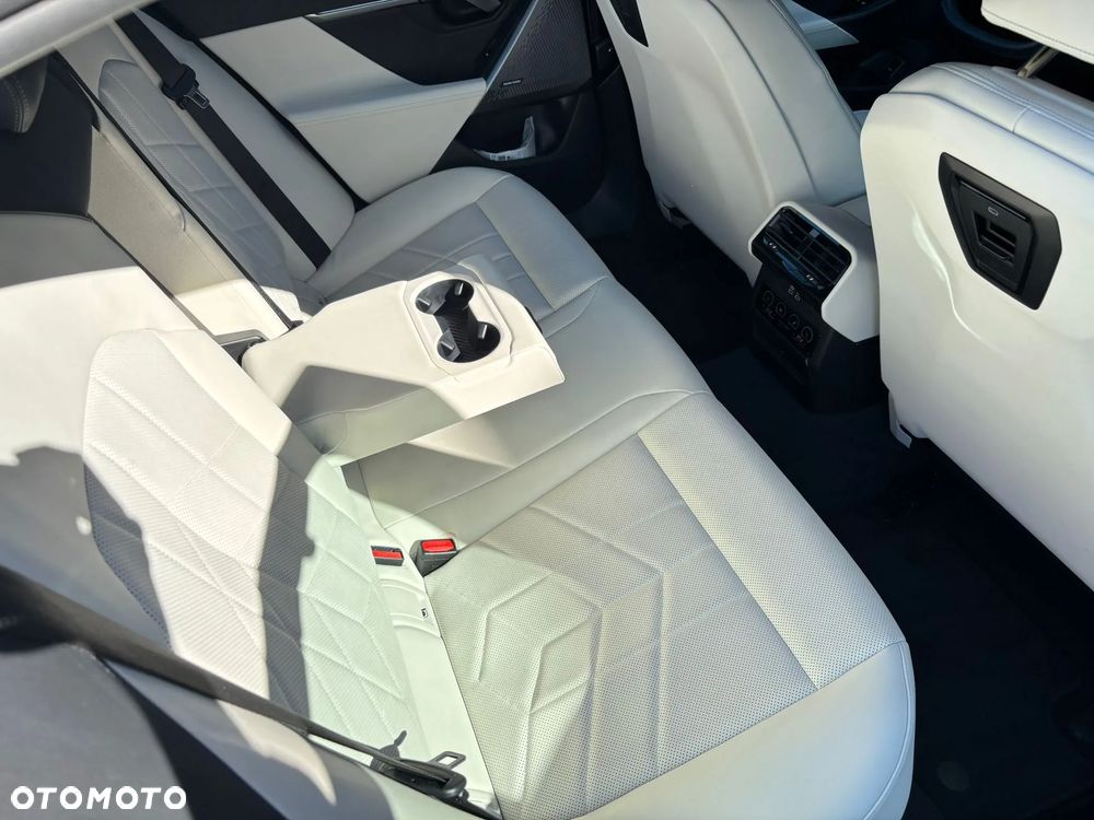 BMW Seria 5 520d xDrive - 26