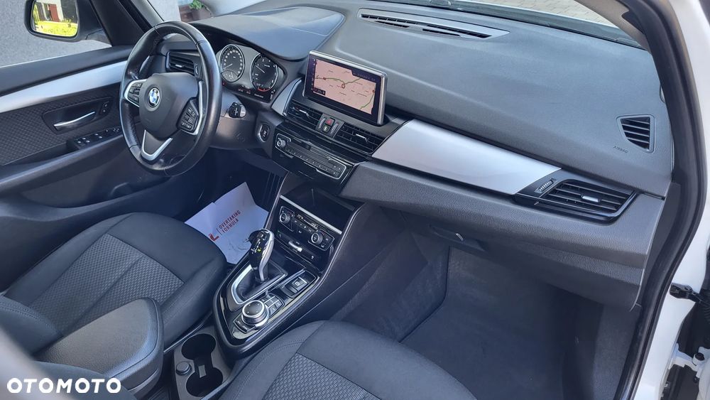 BMW Seria 2 218d - 11