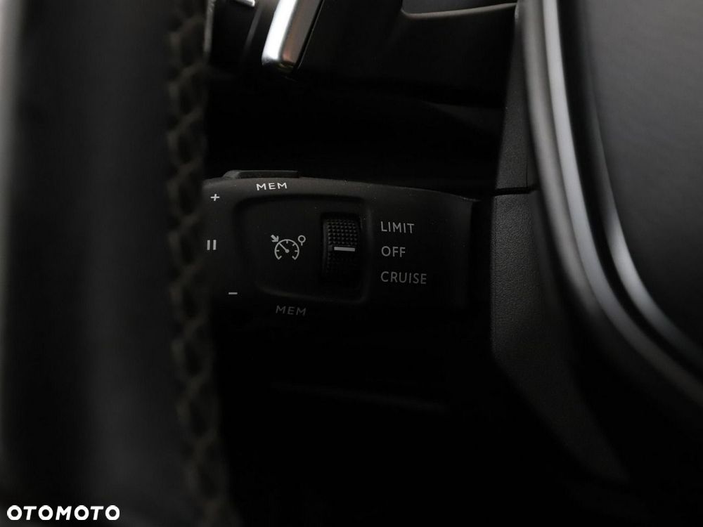 Peugeot 3008 1.6 PureTech Hybrid PHEV Allure Pack S&S EAT8 - 37
