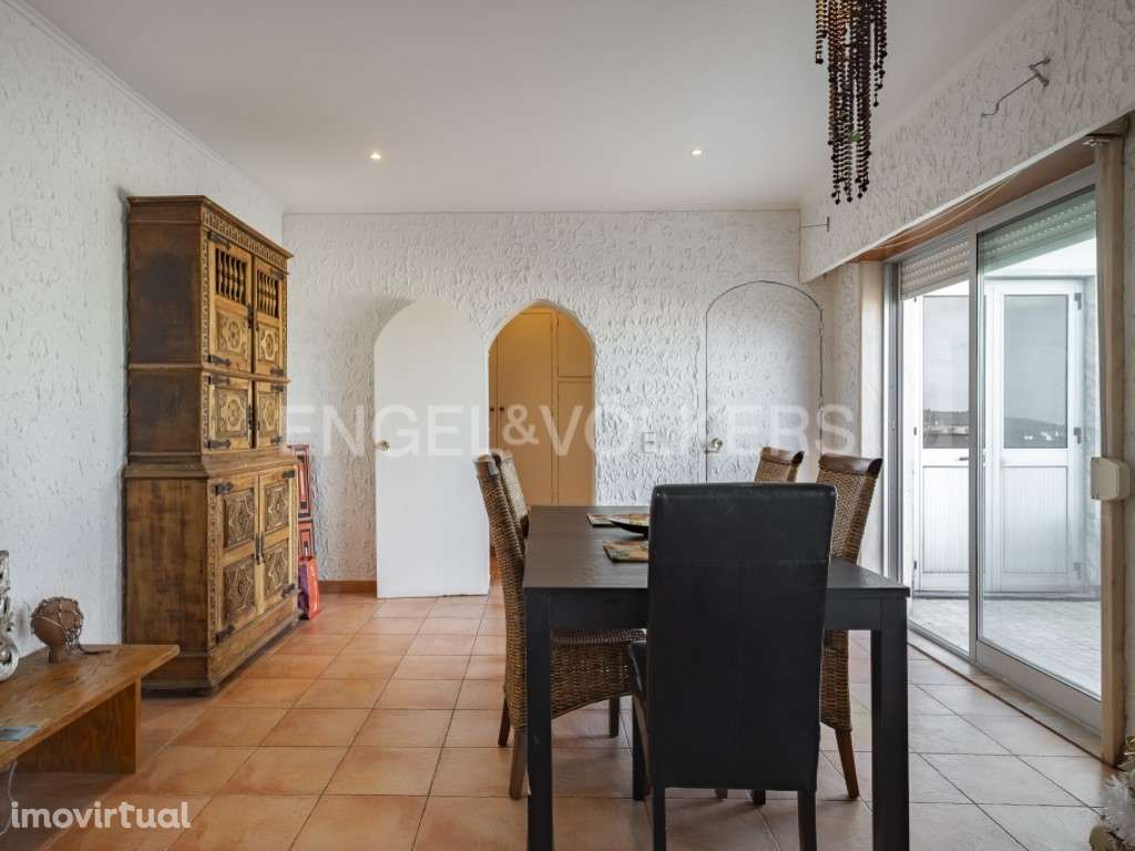 T4 no com terraço e vistas na Amadora - Grande imagem: 4/26