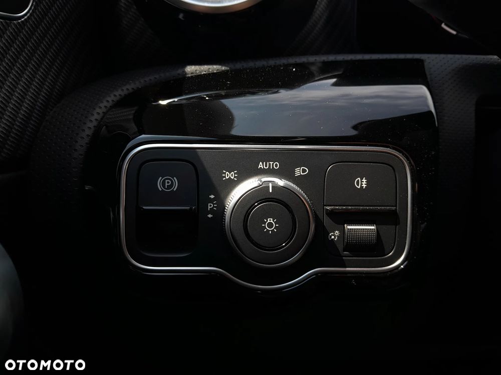 Mercedes-Benz CLA 180 Progressive 7G-DCT - 15