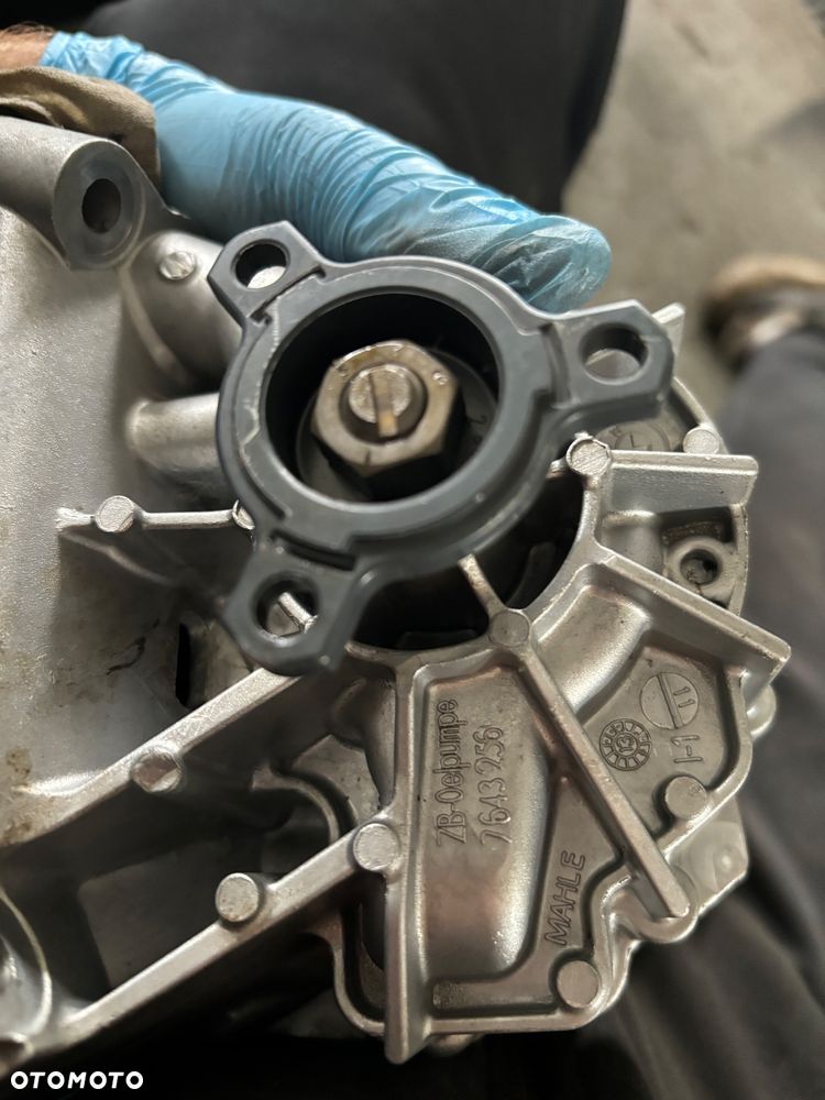 BMW F06 POMPA OLEJU 7643256 N63 - 7