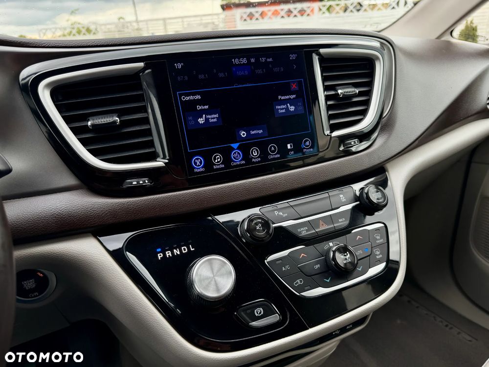 Chrysler Pacifica - 16