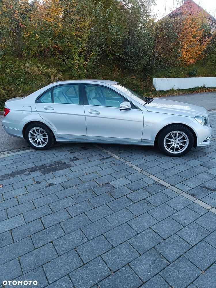 Mercedes-Benz C-Class 2011 photo 3