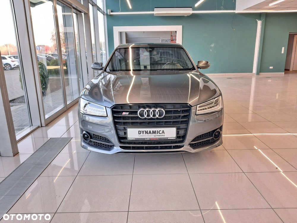 Audi S8 - 2
