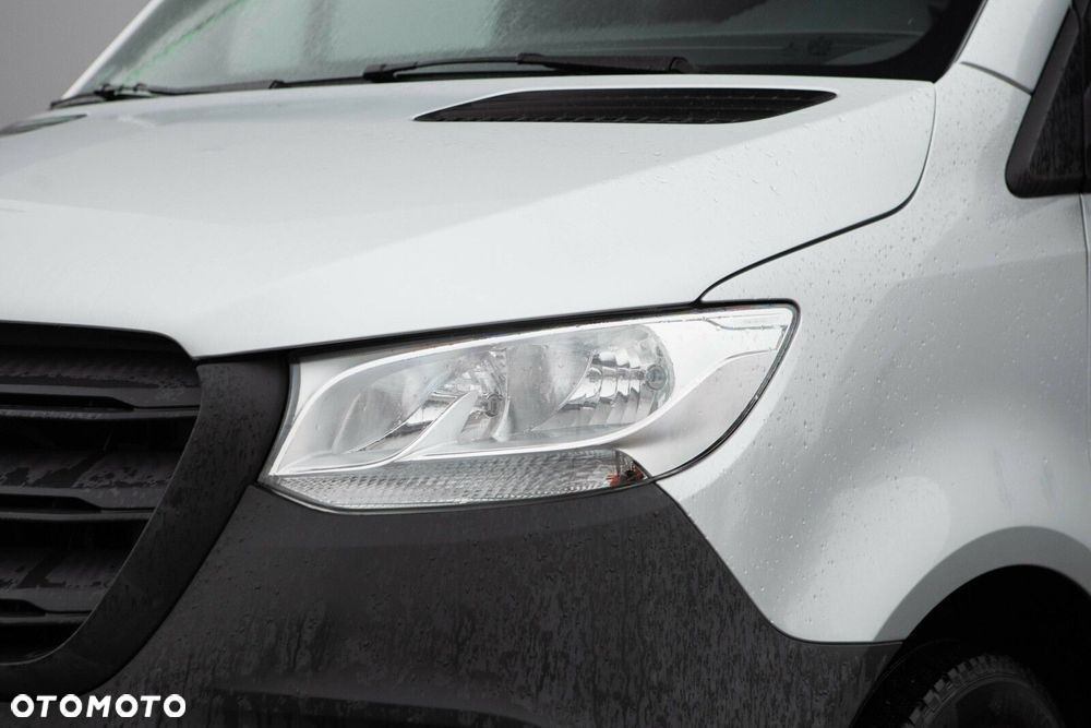 Mercedes-Benz Sprinter - 2