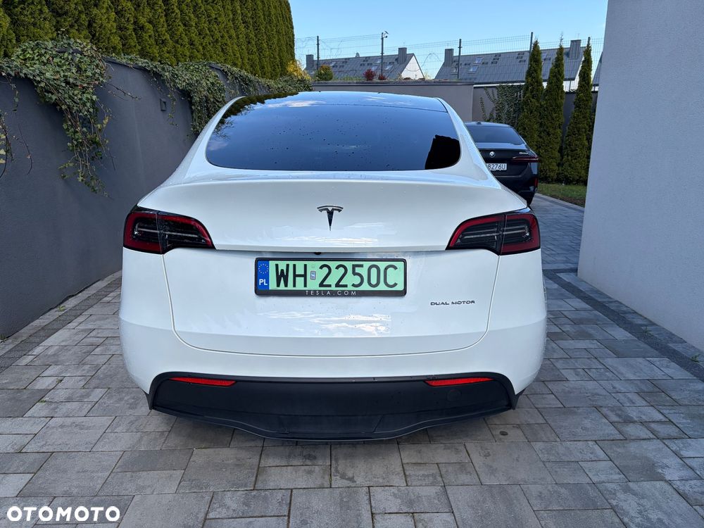 Tesla Model Y - 4