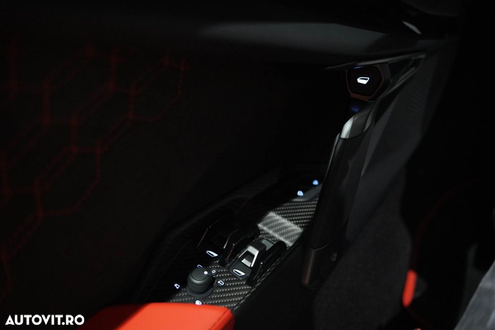 Lamborghini Revuelto - 22