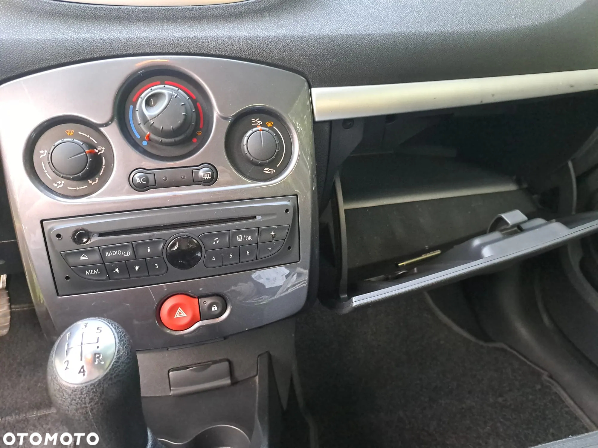 Renault Clio 1.2 16V 75 TomTom Edition - 8