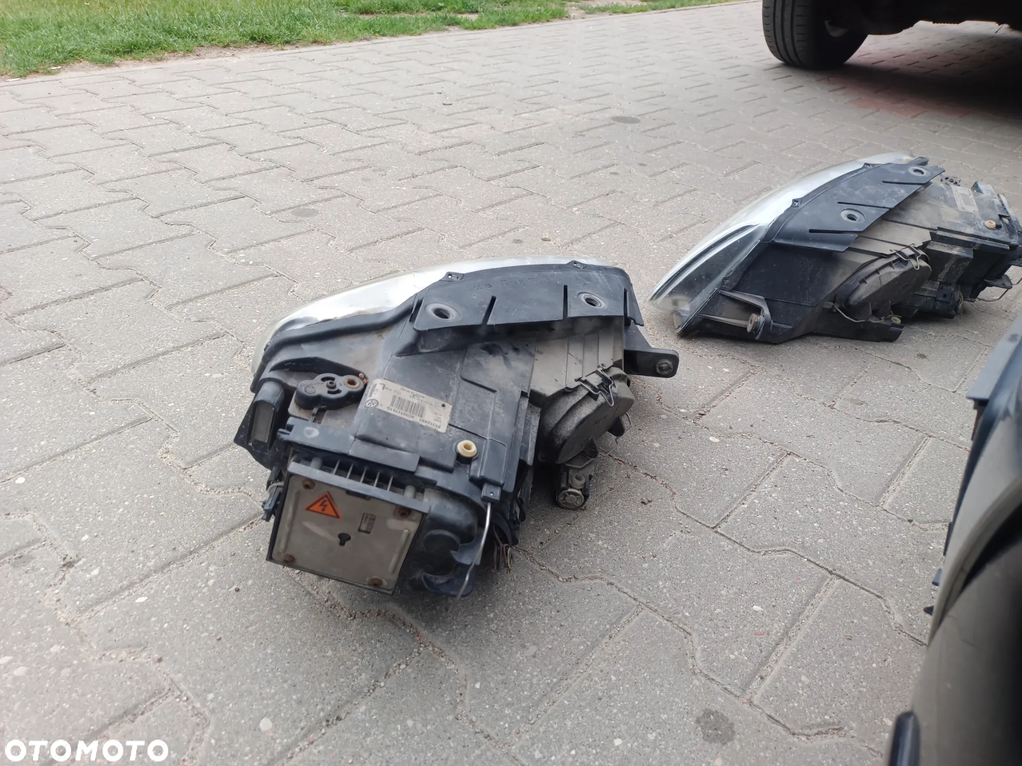 VW Passat B6 lampa prawa lewa przód przednia BI Xenon skrętny - 5