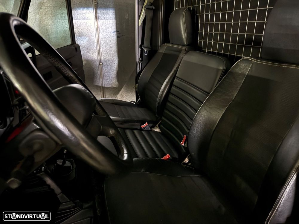 Land Rover Defender 110 - 15