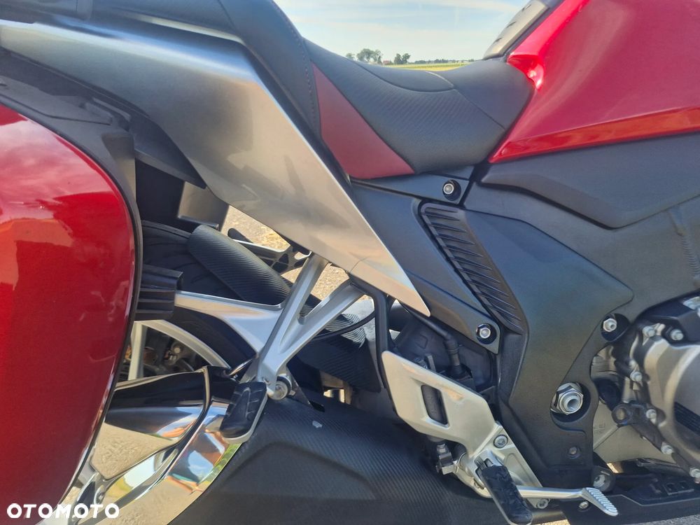 Honda VFR - 14