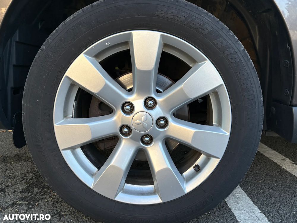 Mitsubishi Outlander 2.2 DI-D 4WD Intense - 19