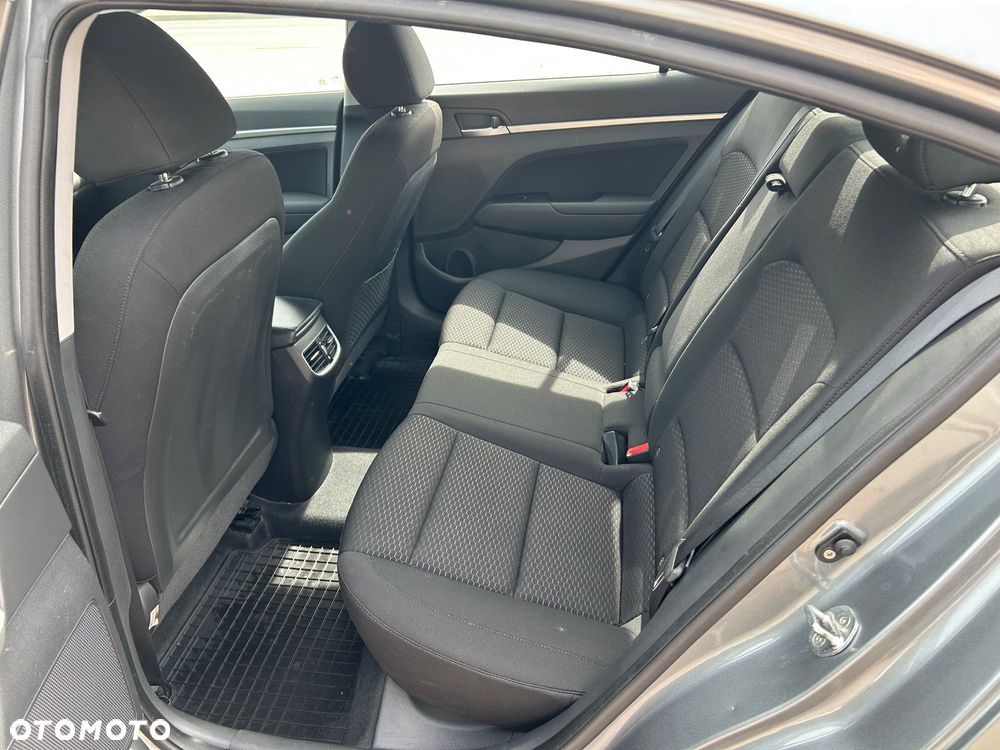 Hyundai Elantra 1.6 Premium - 17