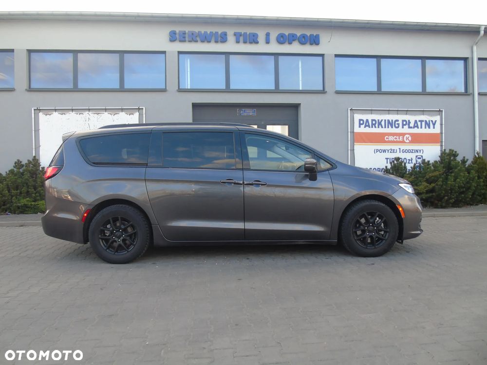 Chrysler Pacifica - 4