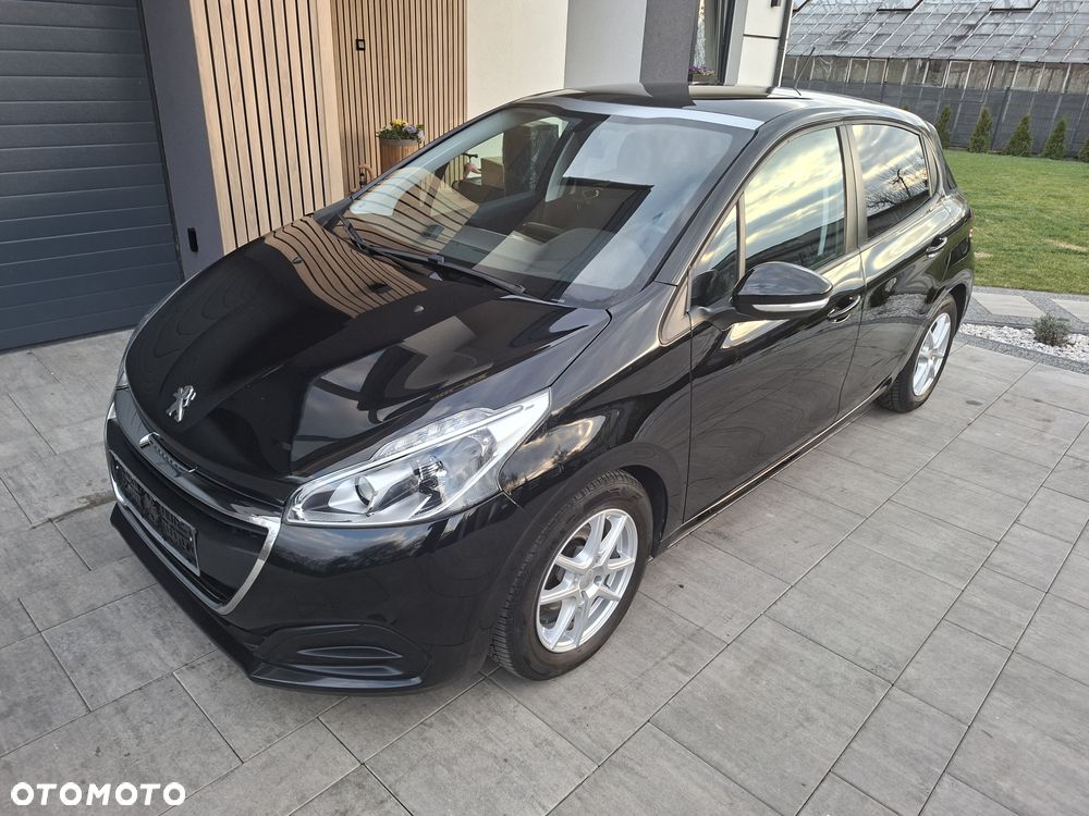 Peugeot 208 - 1