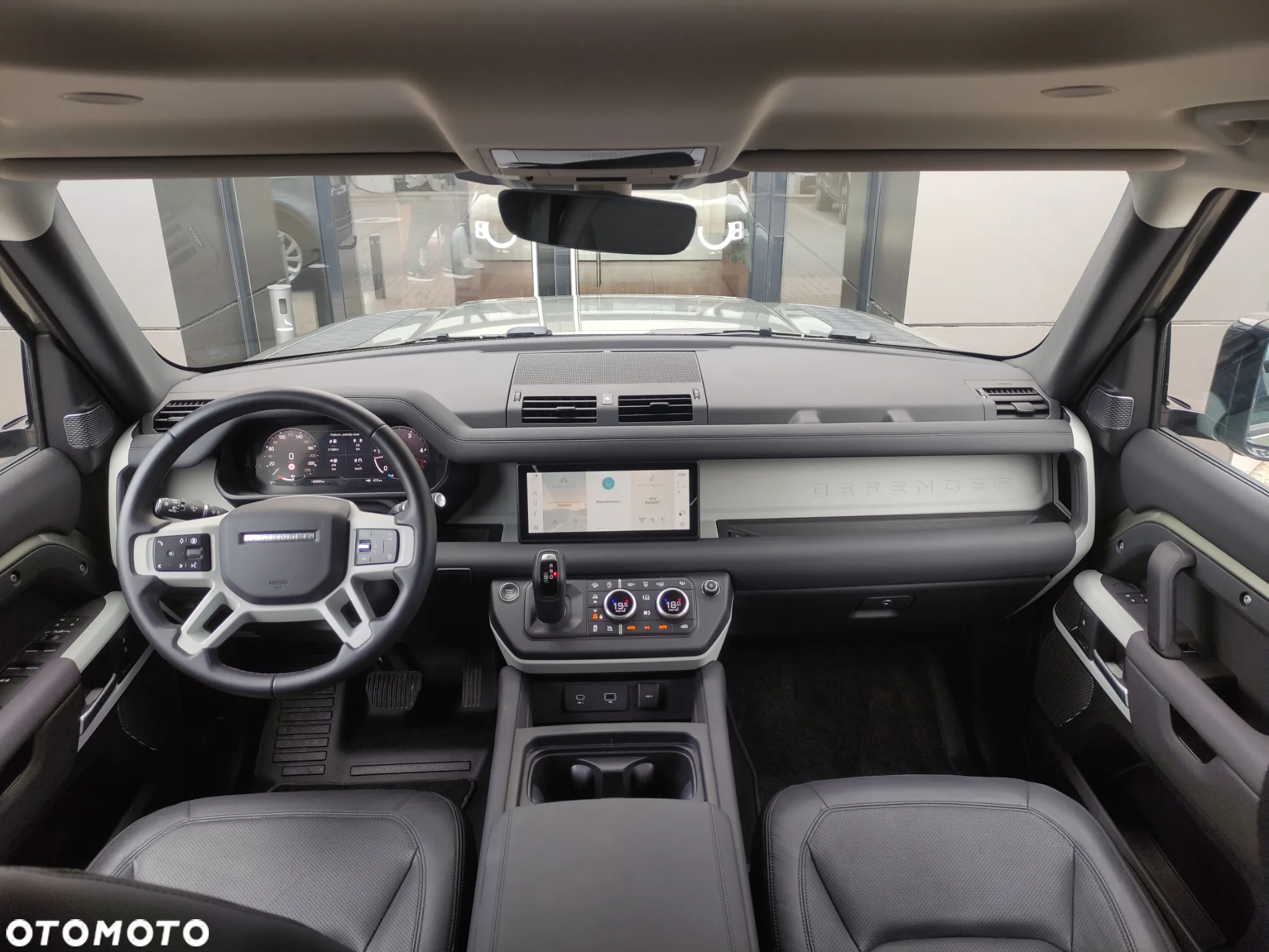 Land Rover Defender - 16