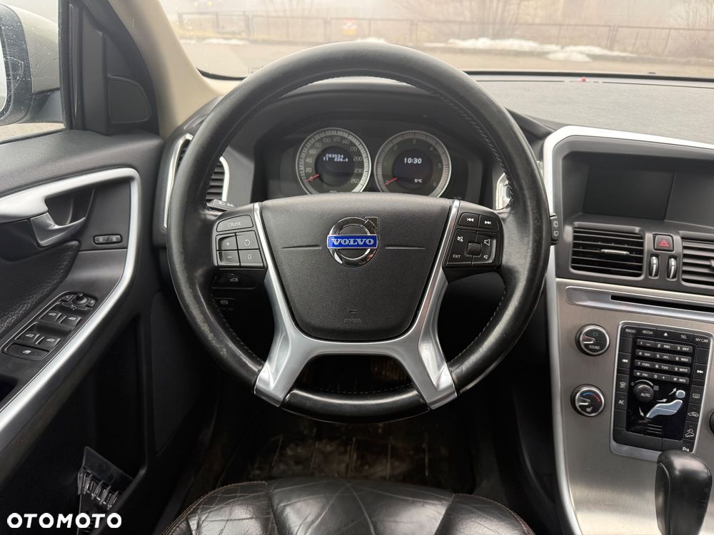 Volvo XC 60 D5 AWD Momentum - 24