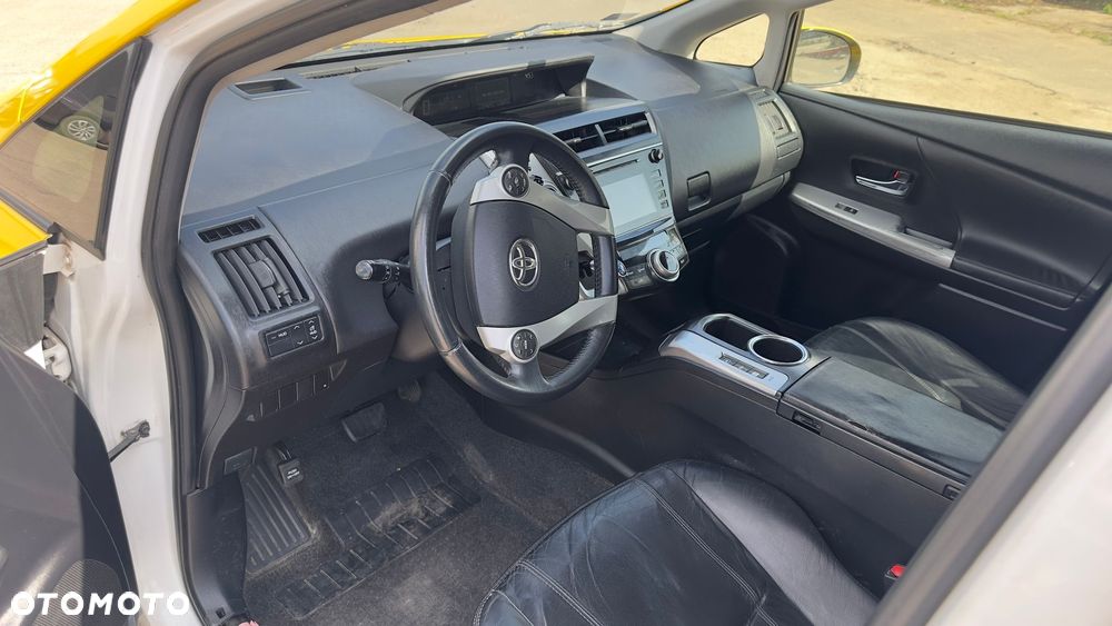 Toyota Prius+ (Hybrid) - 10