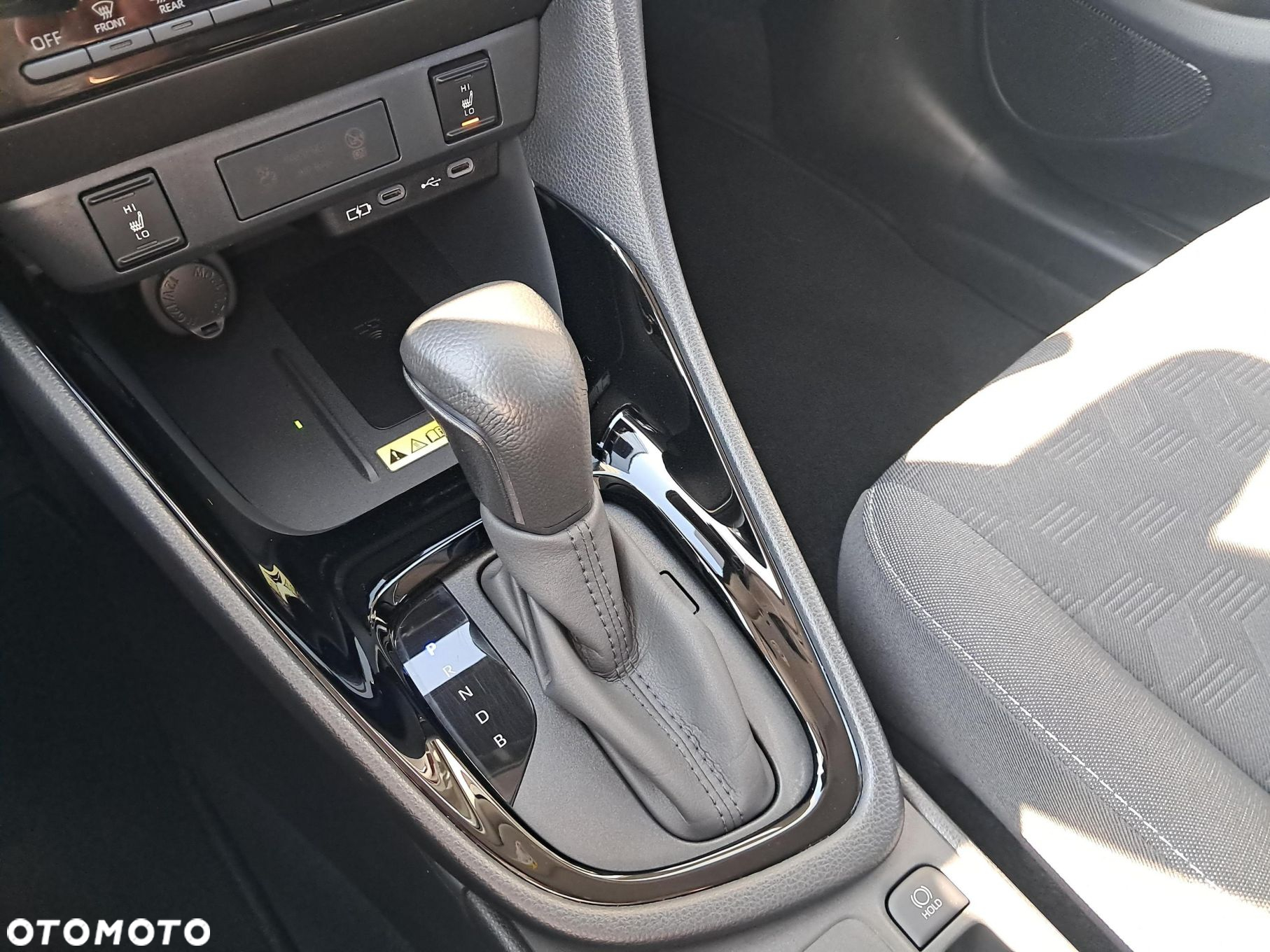 Toyota Yaris Hybrid 1.5 Style - 24