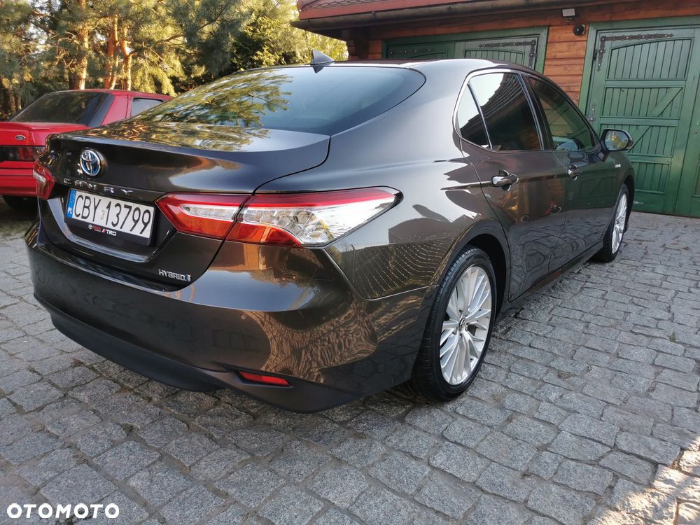 Toyota Camry - 4
