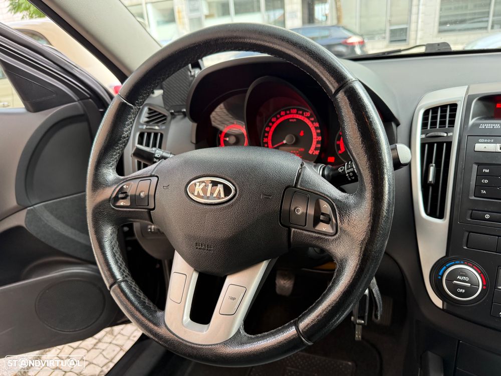 Kia Ceed 1.6 CRDi LX ISG - 19