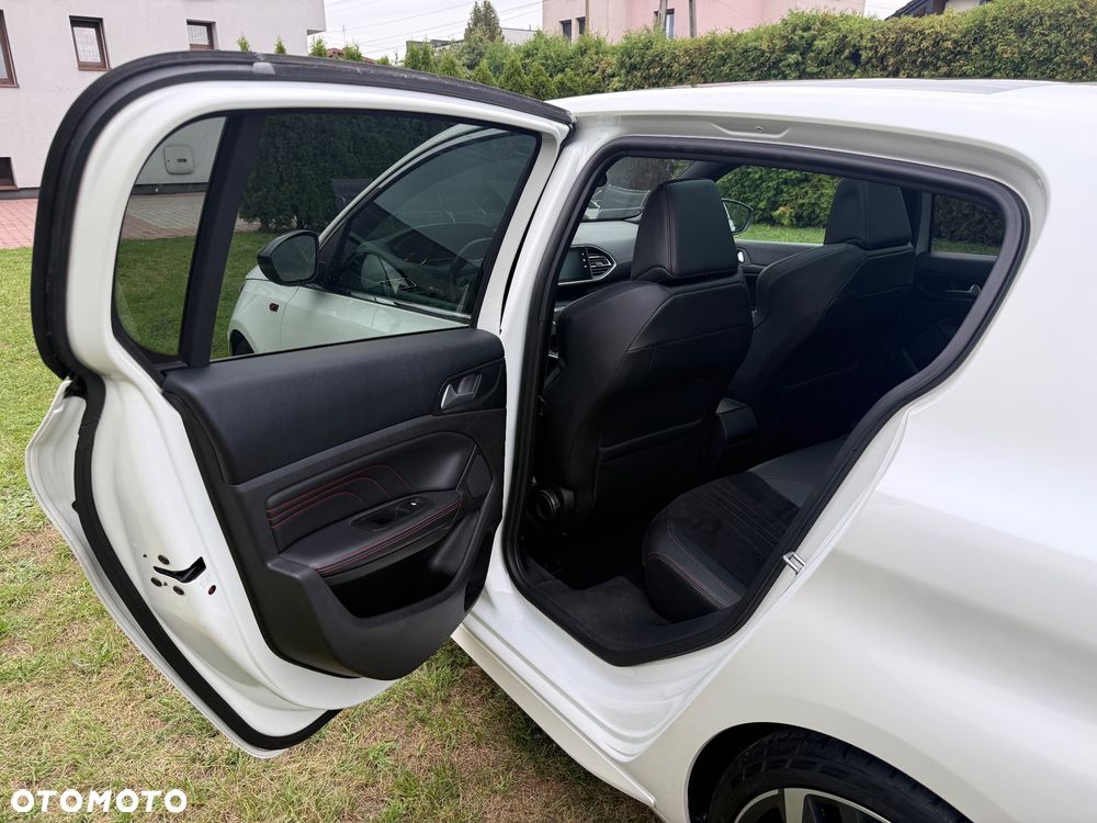 Peugeot 308 1.6 e-THP GTi by Sport S&S - 15