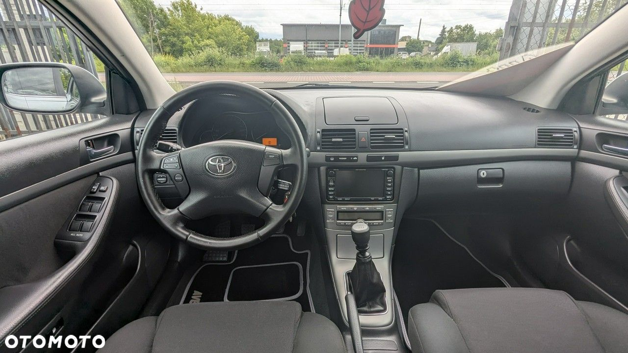 Toyota Avensis - 25