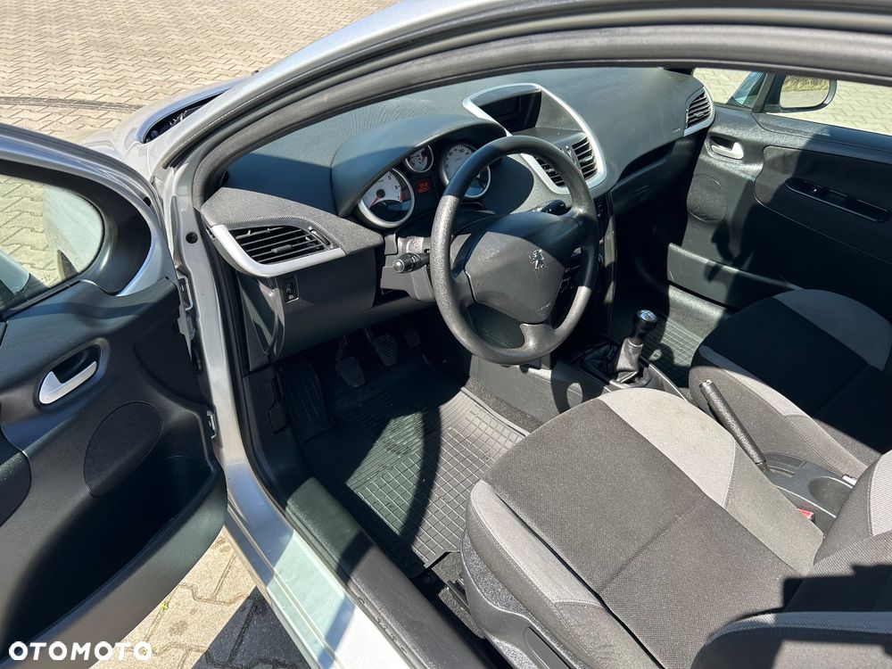 Peugeot 207 75 Filou - 9