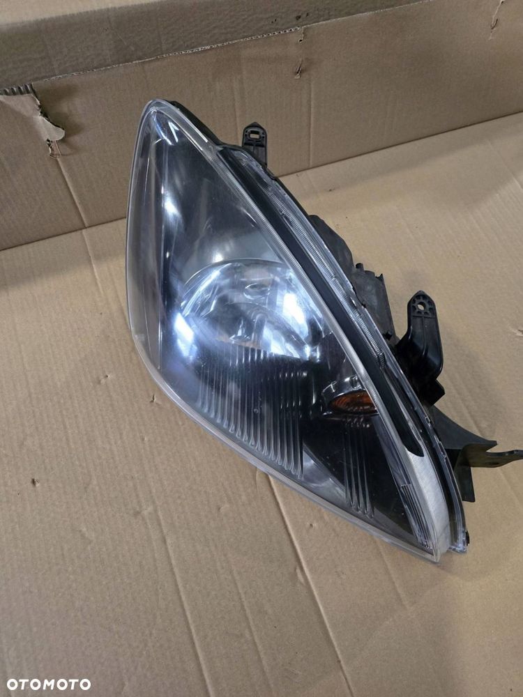 mitsubishi lancer vii reflektor prawy lampa 2.0 p3524 ciemny środek - 2
