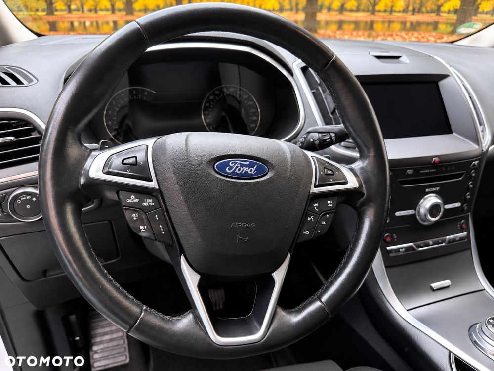 Ford S-Max - 13