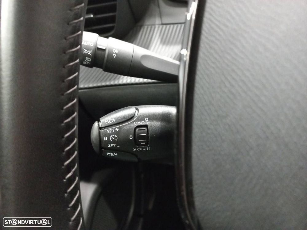 Peugeot 2008 1.2 PureTech Active Pack - 21