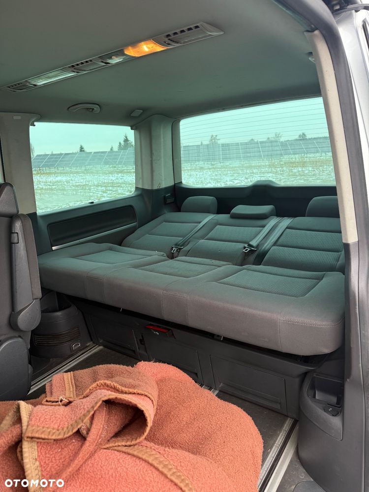 Volkswagen Multivan - 13