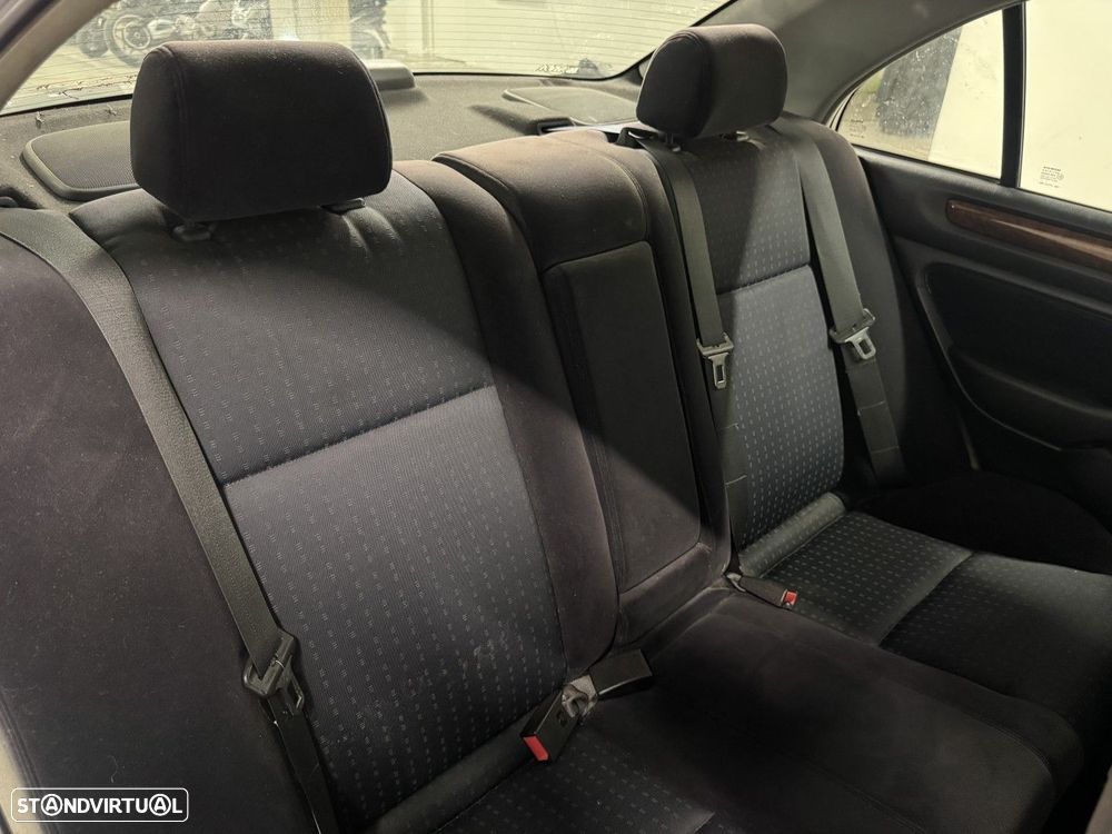 Honda Accord 1.6 LS - 24