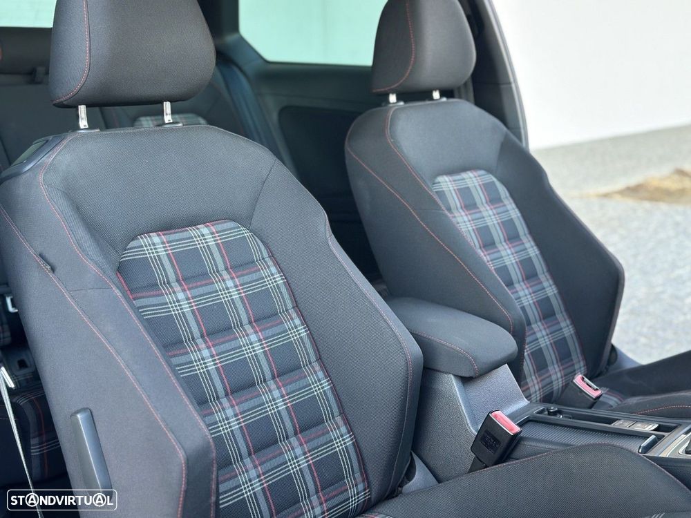 VW Golf 2.0 TSi GTi DSG Performance - 19