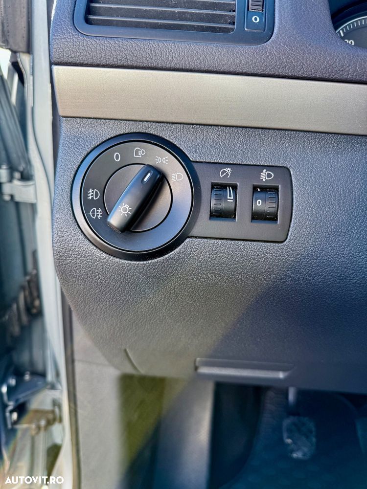 Volkswagen Touran - 9