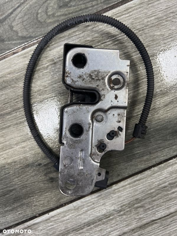 zamek maski volkswagen eos - 1