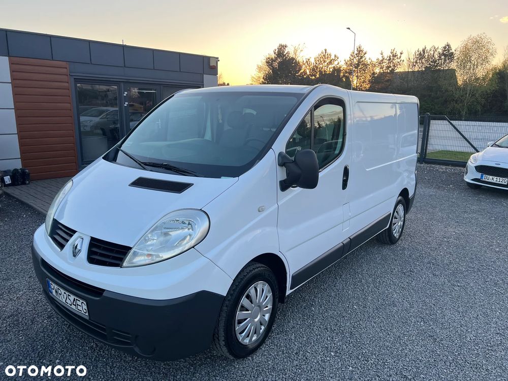 Renault TRAFIC - 2