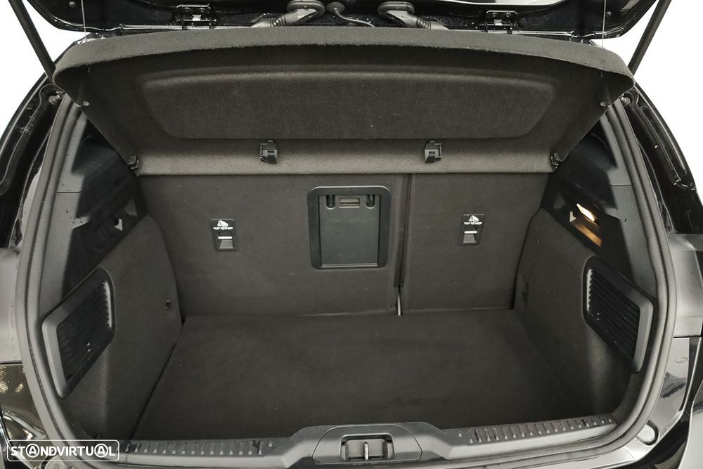 Ford Focus 1.0 EcoBoost MHEV ST-Line X - 23