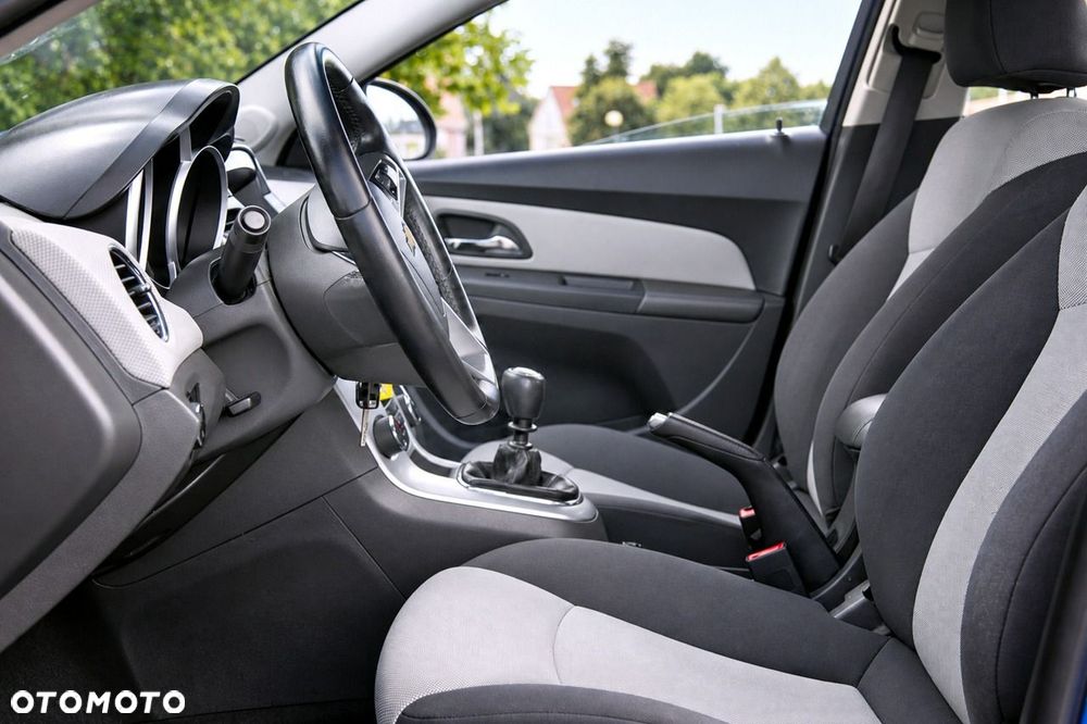 Chevrolet Cruze 1.6 LS - 15
